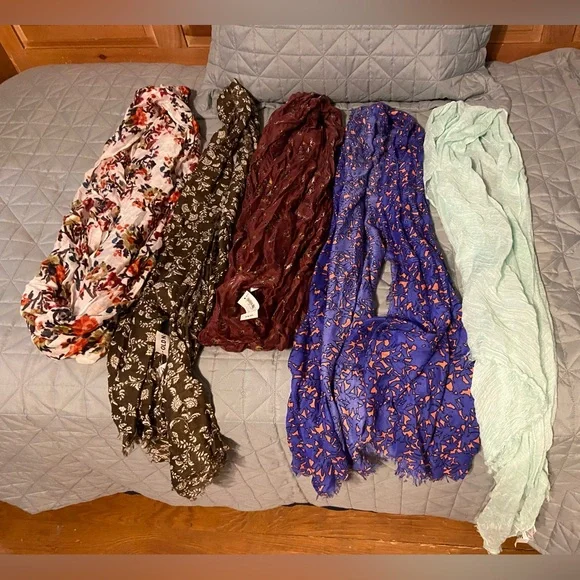 NWT Old Navy five scarf bundle - Picture 1 of 1